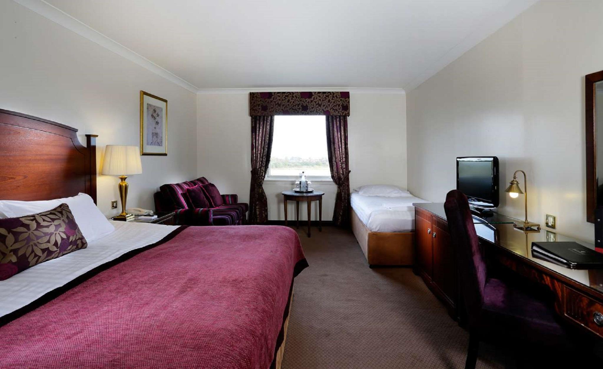 แมคโดนัลด์ อินชิรา โฮเต็ล แอนด์ สปา Hotel Polmont ภายนอก รูปภาพ